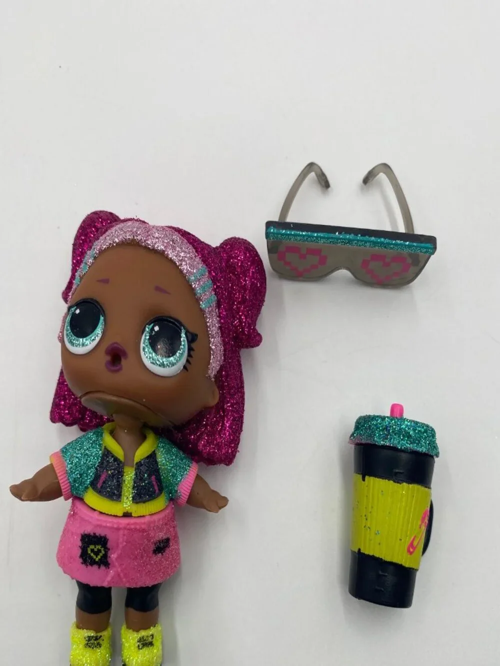 LOL Surprise Dolls Mod Babe Under Wraps VRQT Virtual Reality Miss Hatter w/ Cups